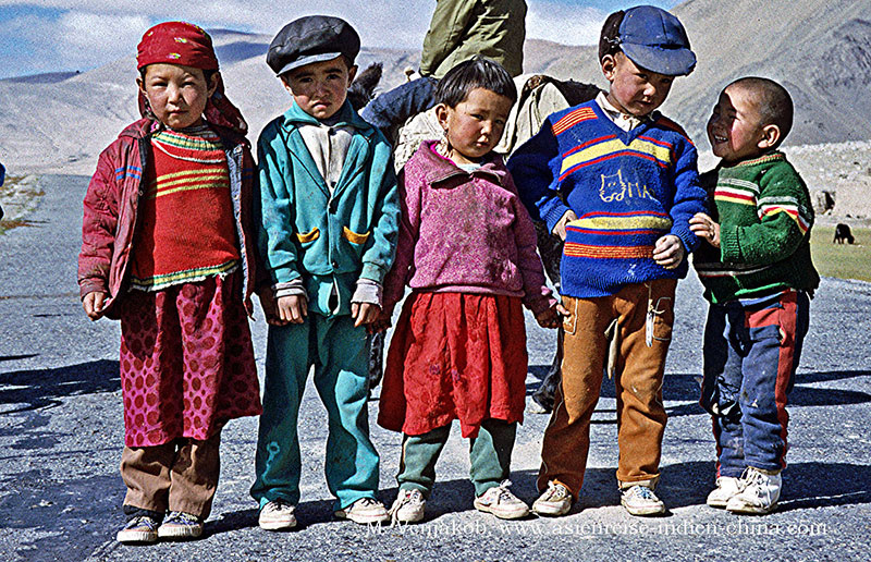 China, Provinz Xinjiang, auf dem Karakorum Highway, Kirgisen-Kinder
